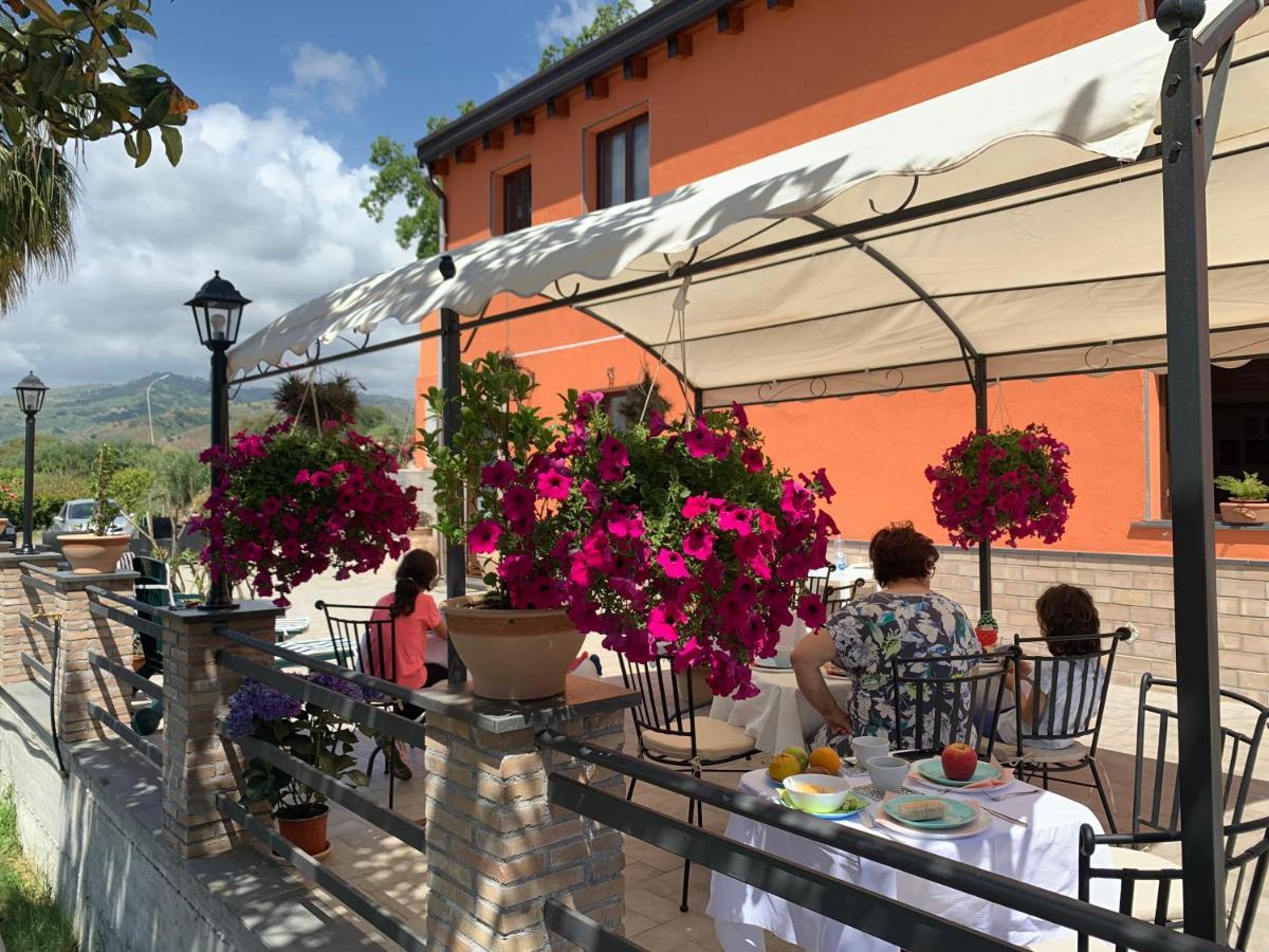 La Pomelia B&B Sofia Трапитело Екстериор снимка